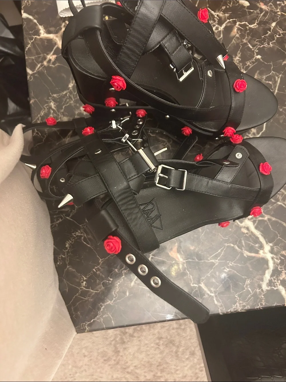 YRU edgy black